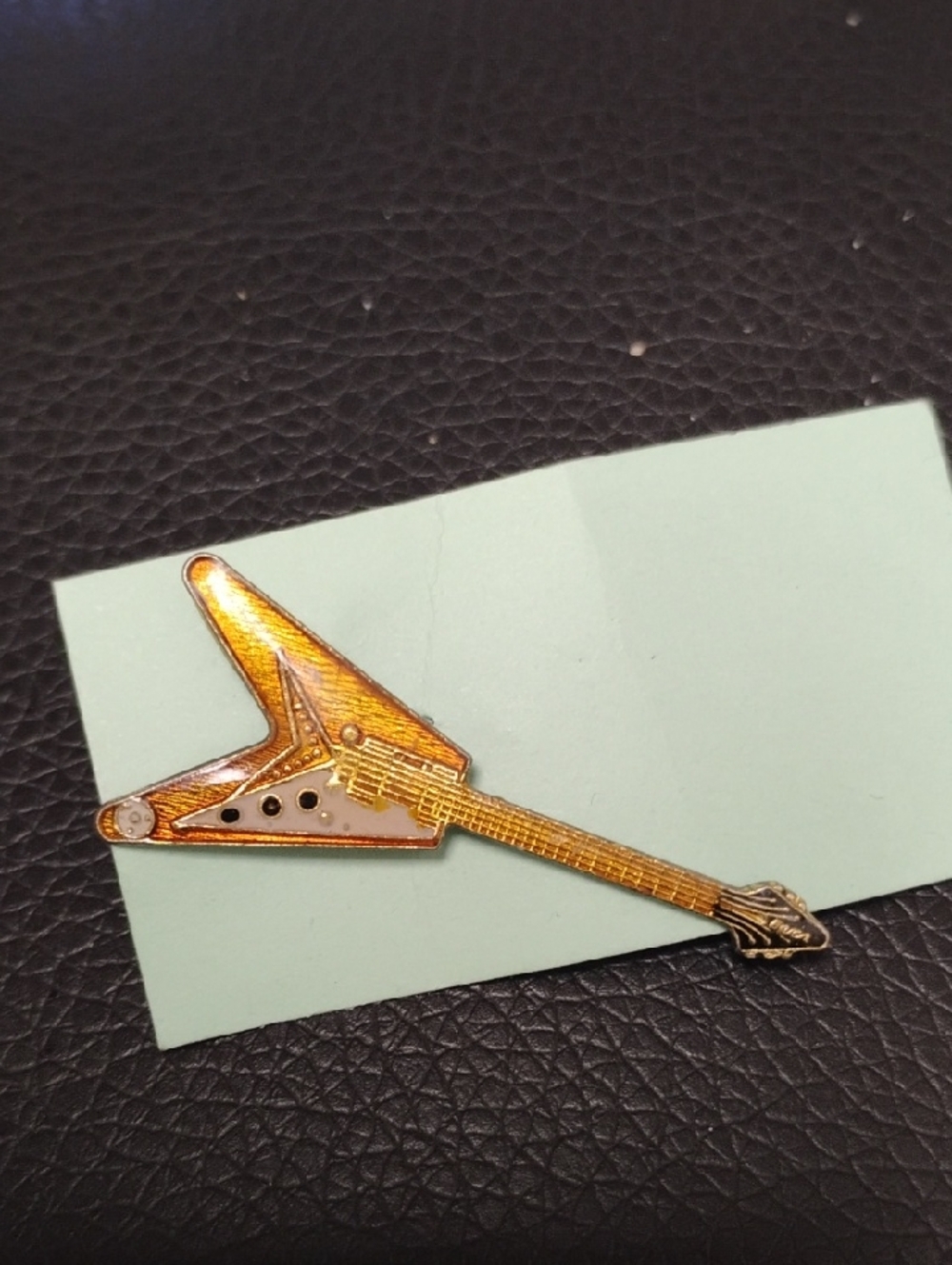 VINTAGE FLYING V GUITAR ENAMEL LAPEL PIN NRMINT
